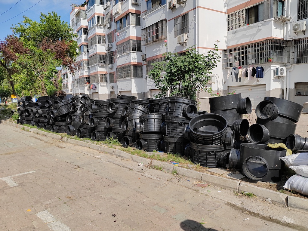 告别“脏累难”！塑料检查井为何成为基建宠儿？